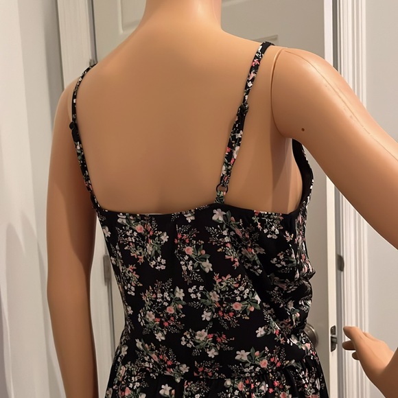 Jumpsuit MP cropped black floral- In excellenf used condition - Picture 3 of 4